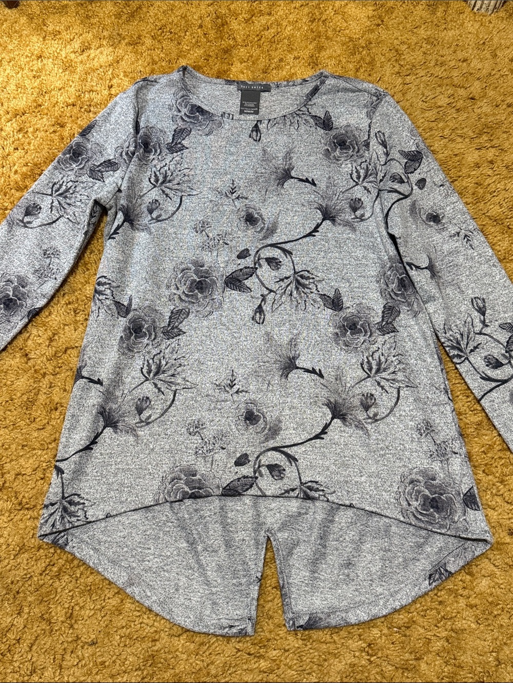 Medium Suzy Shier Gray Floral Long Sleeve Tunic
